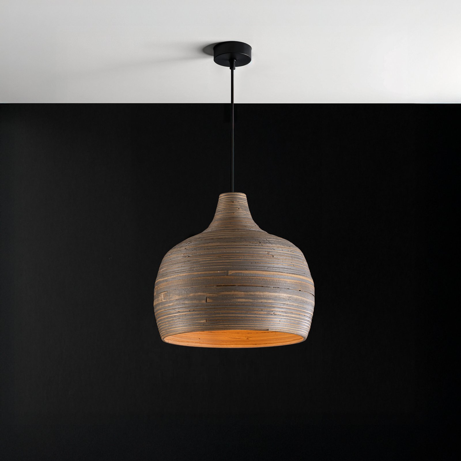Eclipse Glow Pendant – A Fusion of Nature & Elegance